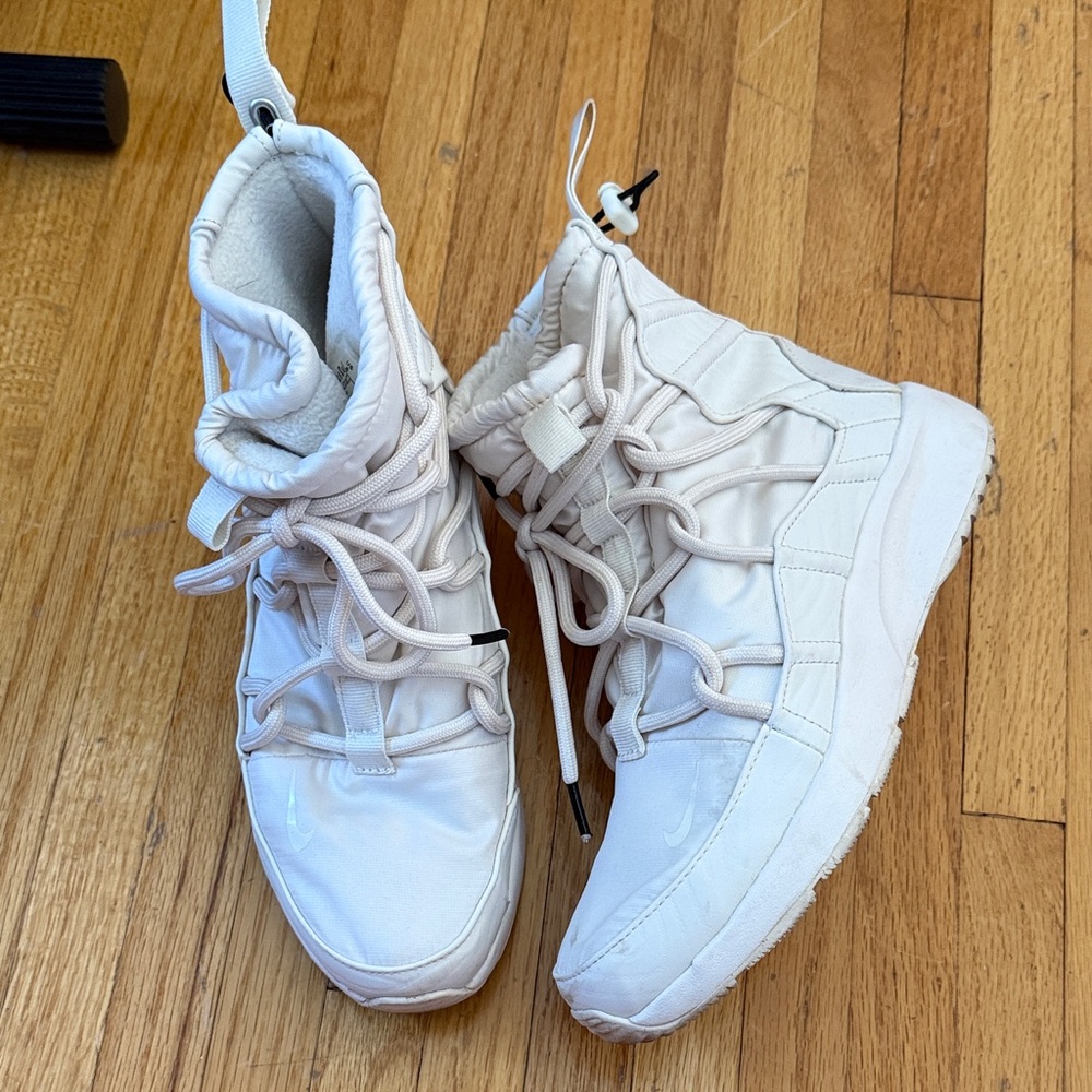Nike Cream Winter Boots